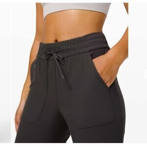 Lululemon Beyond The Studio Jogger 29" Size 6 Black 
Gym - walking - outdoors